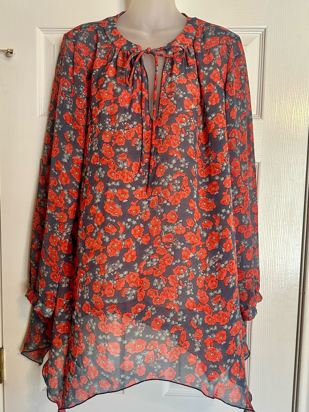 Annalee + Hope Red Floral Tie-Neck Sheer Tunic on Gray